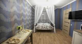 Гостевой дом Apart-Hotel Home Hotel na 70 let Oktyabrya Тольятти Номер с кроватью размера «king-size» и гидромассажной ванной-4