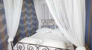 Гостевой дом Apart-Hotel Home Hotel na 70 let Oktyabrya Тольятти Номер с кроватью размера «king-size» и гидромассажной ванной-11